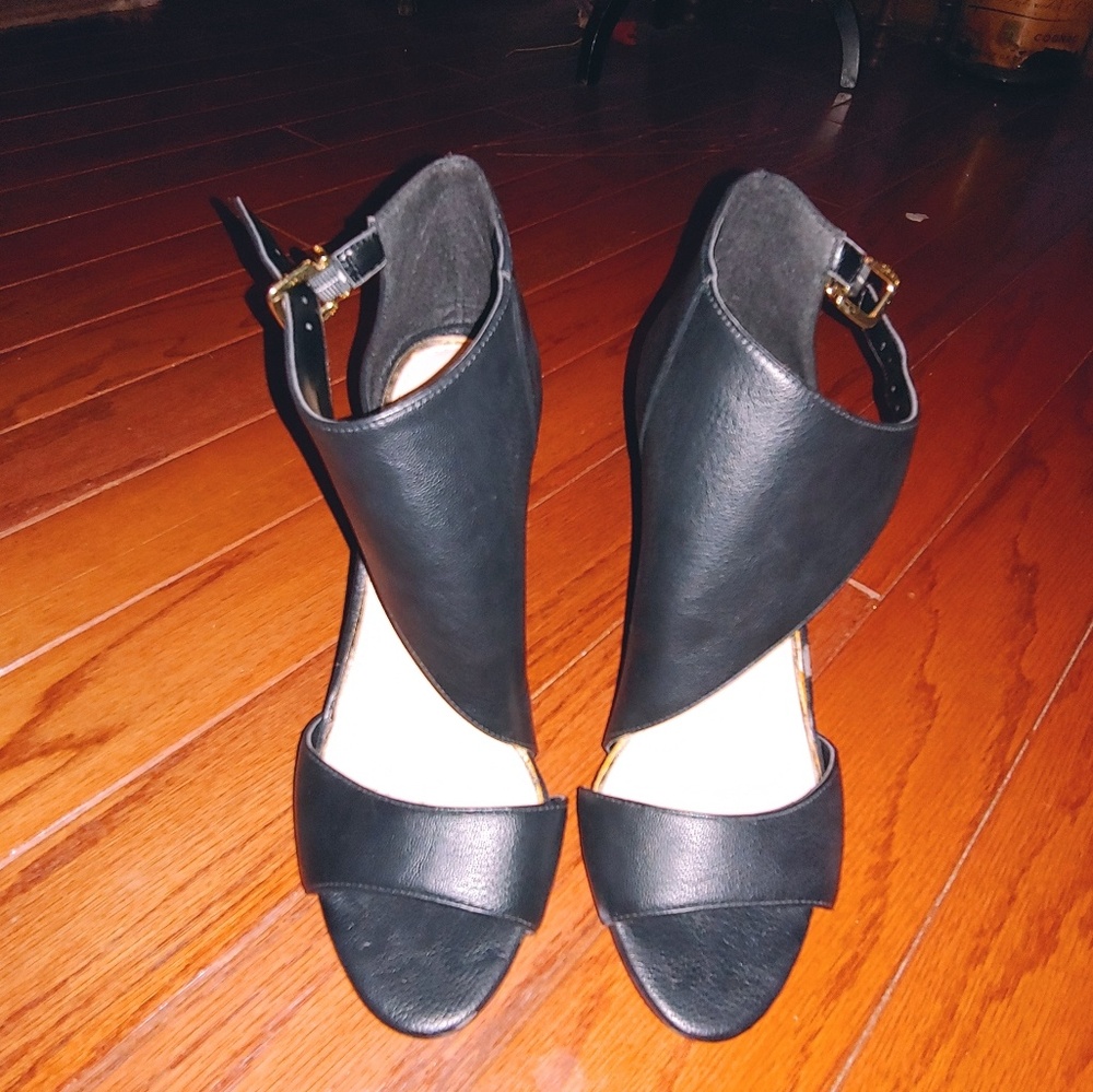 BCBgeneration size 7 1/2 Black open toe heel